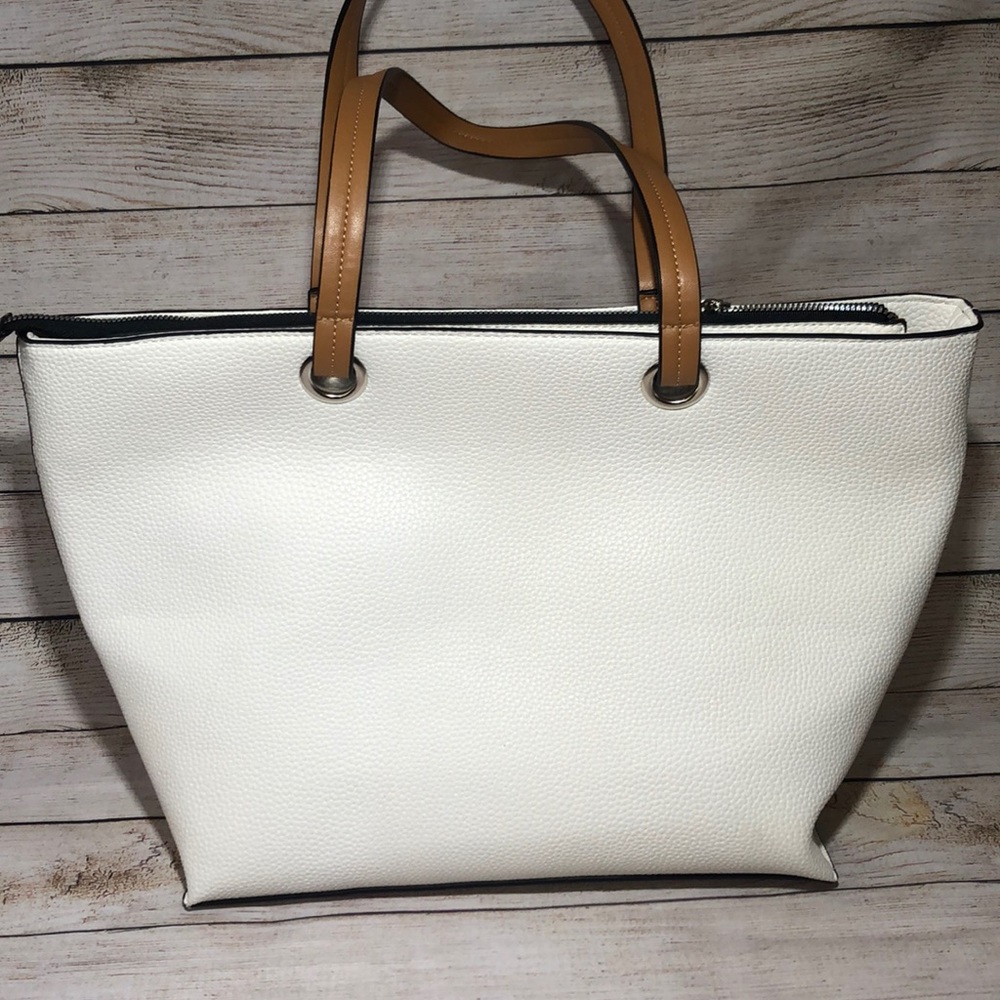 Handbag - Picture 3 of 4